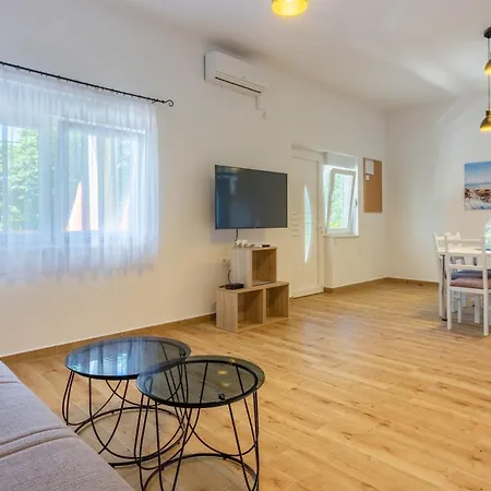 Tustonjic Pensjonat 3*