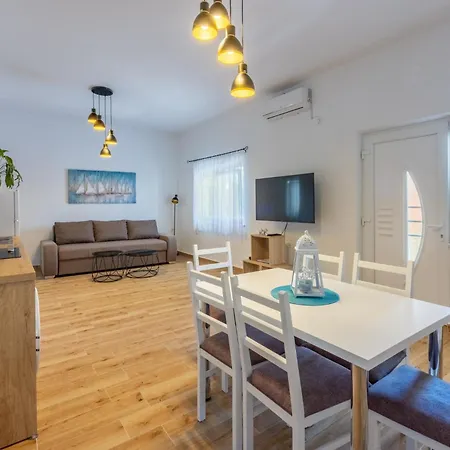 Pensjonat Tustonjic 4*