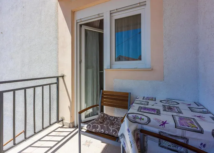 Tustonjic בית הארחה 3*