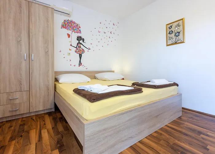 Tustonjic 诺维·维诺多尔斯基