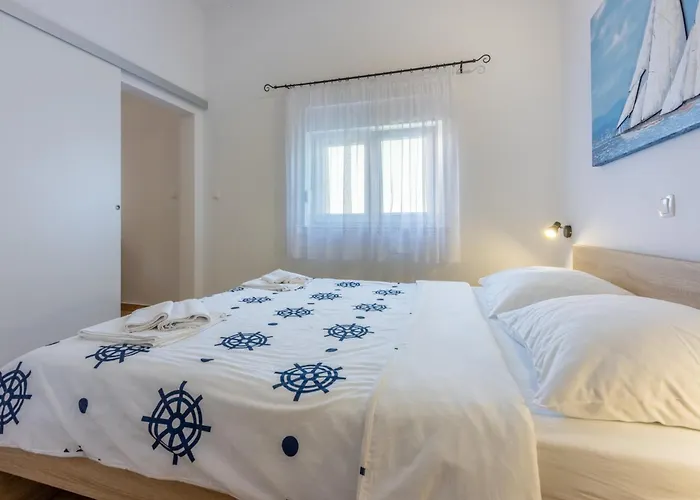 招待所 Tustonjic 诺维·维诺多尔斯基